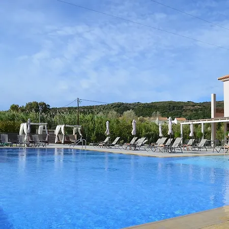 Aligis Aparthotel 3*